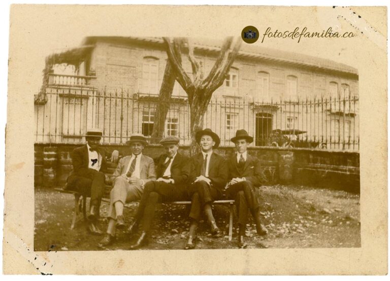 JRA-004 / J. Castro; R Jack; Elkin Acevedo; R. Sánchez; J. Cock / Papel brillante / 5*7.5 / B/N