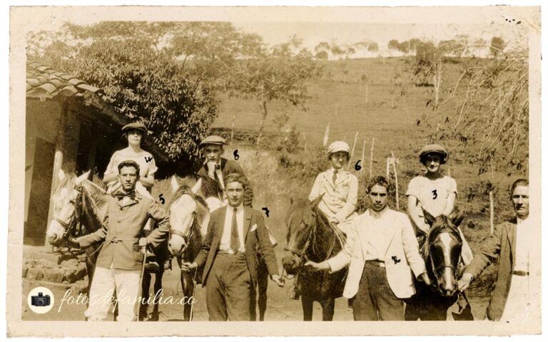 JRA-010 / 1-2-3-4 – Gavirias; 5-6 – Cock; 7 – Greiffenstein; 8 – Rodríguez / Papel brillante / 8*13 / B/N