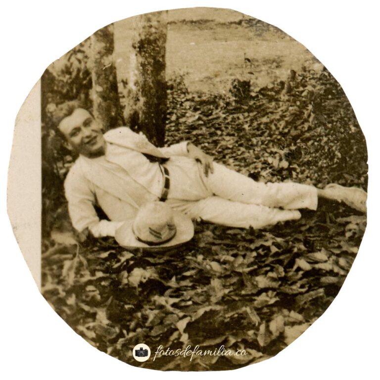 JRA-012 / Juan Rodríguez / Papel brillante / 3*3 / B/N