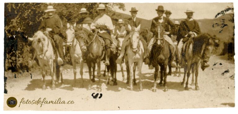 JRA-021 / Pbro. E. Uribe O. / Papel brillante / 3*6 / B/N