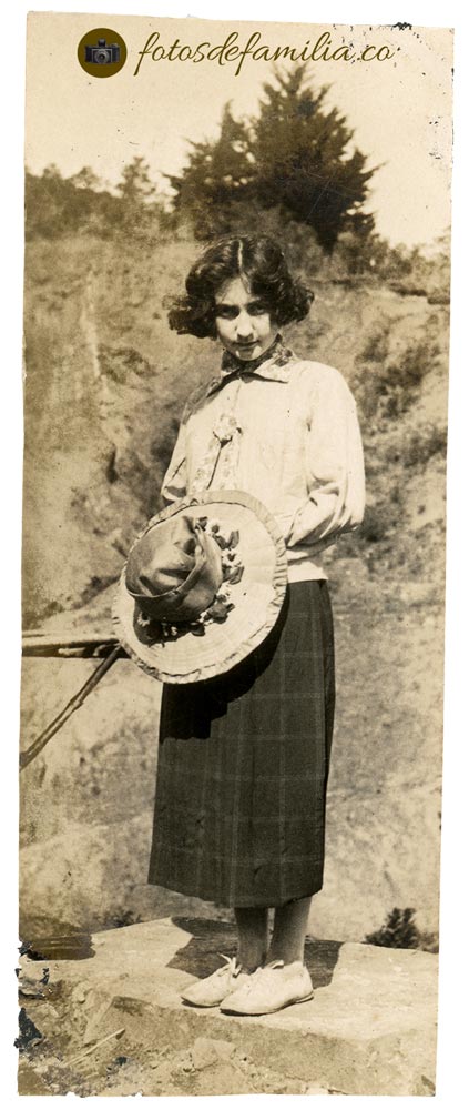 JJRA-026 / Angela Arango / Papel brillante / 9*3.5 / B/N