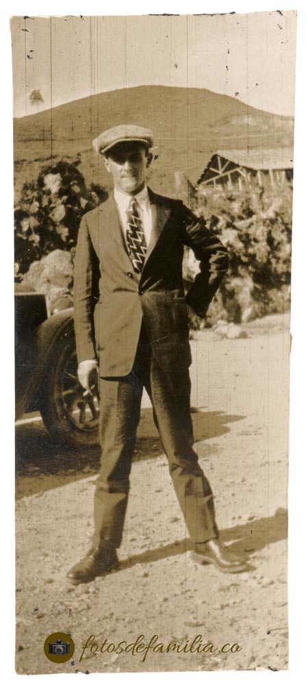 JRA-035 / Julio Arango / Papel brillante / 5.5*2.5 / B/N