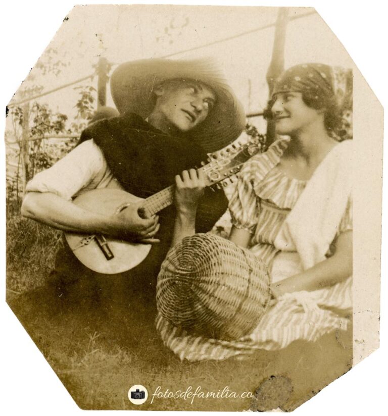 JRA-043 / Juan Rodriguez y Ena Rodríguez / Papel brillante / 5*4.5 / B/