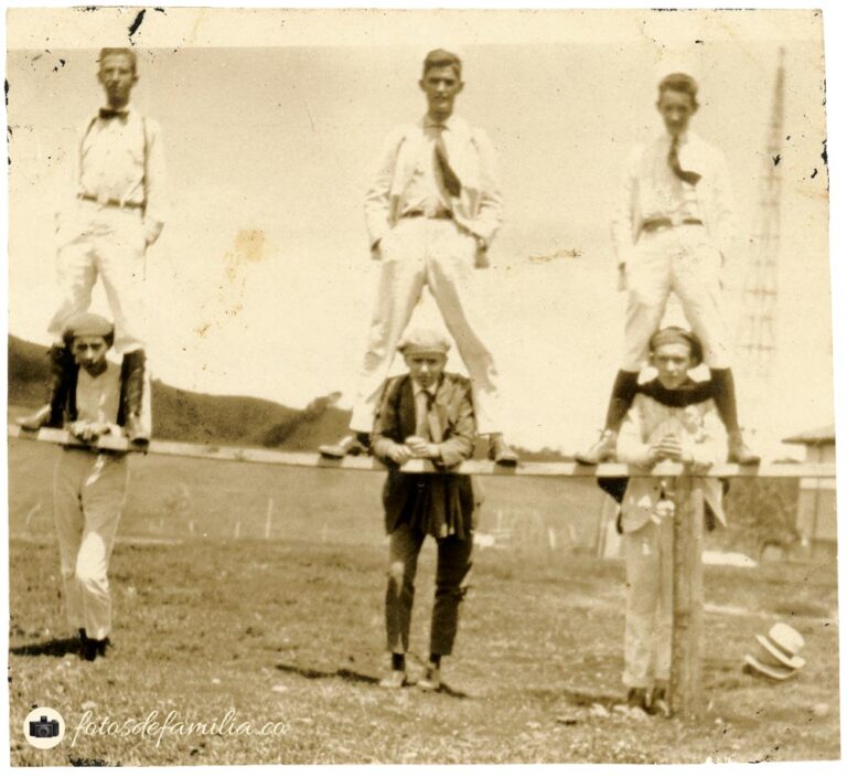 JRA-056 / Las Palmas / Papel brillante / 5*5.5 / B/N