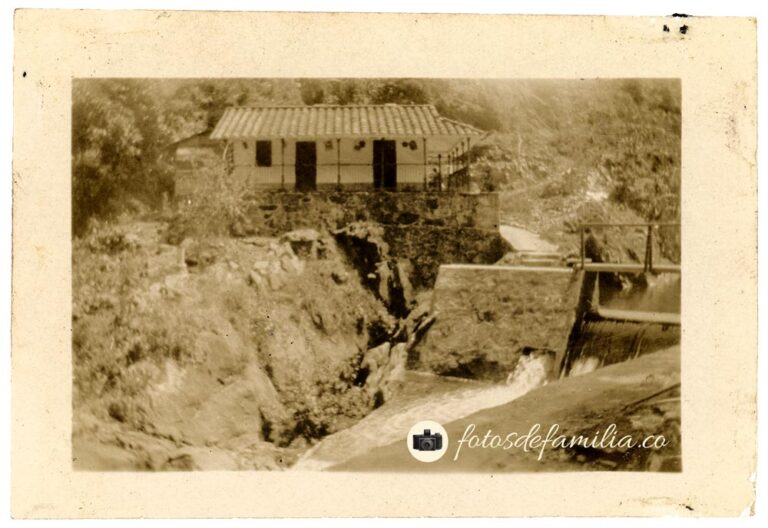 JRA-073 / Tanques en Piedras Blancas / Papel brillante / 5*7.5 / B/N