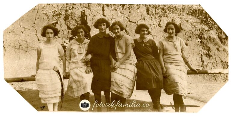 JRA-078 / Luz Jaramillo – Mercedes López – Angela Correa – Lucia Gaviria – Gabriela Correa – Elisa Gaviria / Papel brillante / 6*12 / B/N