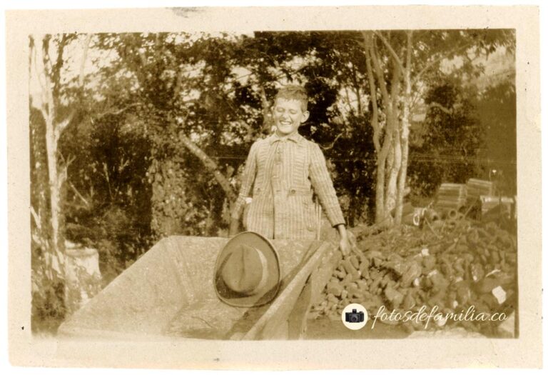 JRA-121 / José Rodríguez / Papel brillante / 4.5*6.5 / B/N