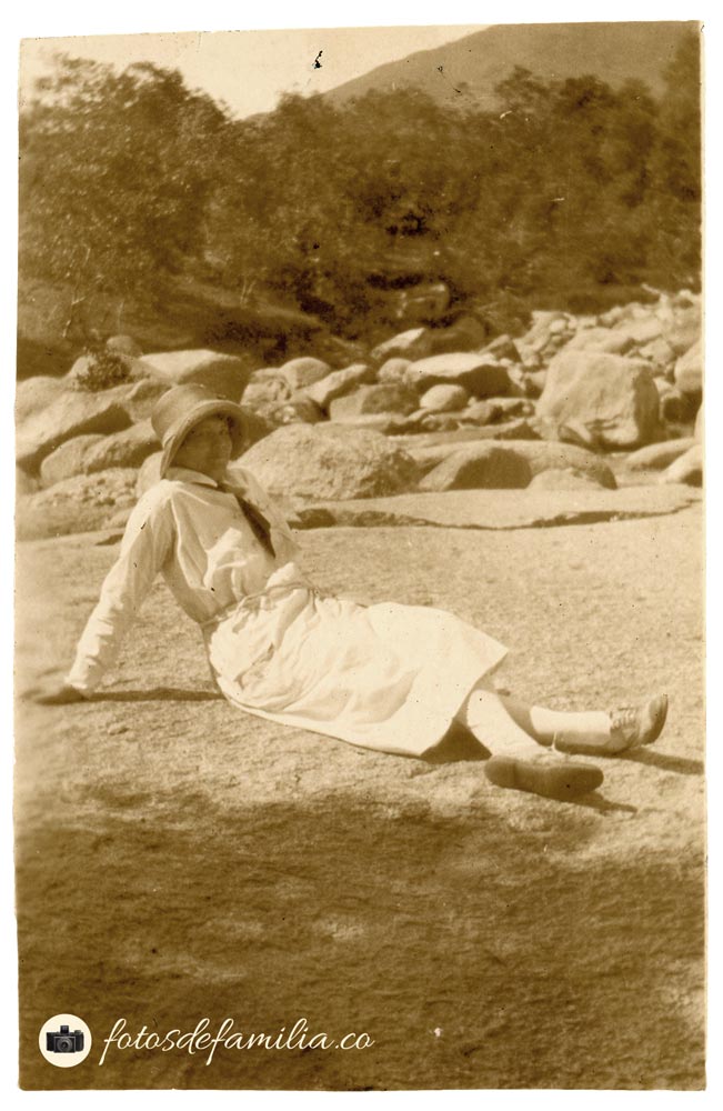 JRA-124 / Lucia Uribe E. / Papel brillante / 6*4 / B/N