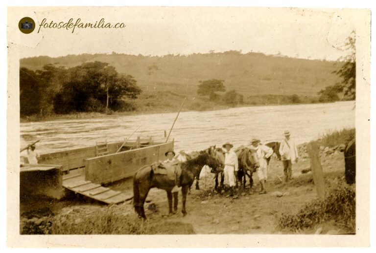 JRA-160 / La Pintada sobre el Río Cauca. Jorge Cock / Papel brillante / 7*5 / B/N