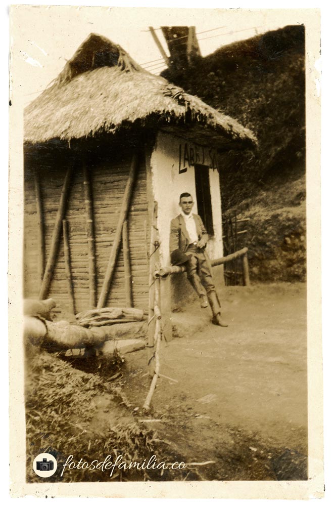 JRA-163 / Juan Rodríguez / Papel brillante / 6.5*4 / B/N