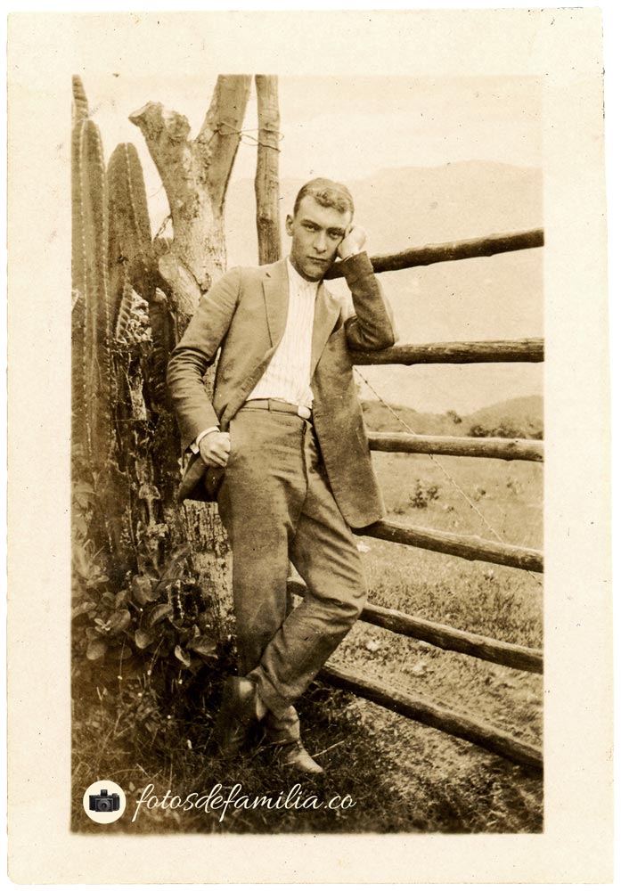 JRA-166 / Juan Rodríguez / Papel brillante / 7*5 / B/N