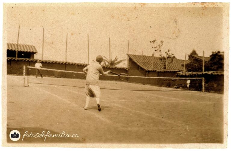 JRA-177 / Elana Olarte; Giberto o Carlos Molina / Papel brillante / 4.5*6.5 / B/N