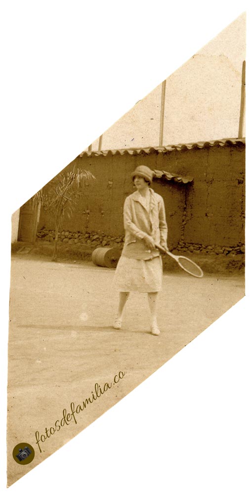 JRA-178 / Elena Olarte / Papel brillante / 6.5*3 / B/N