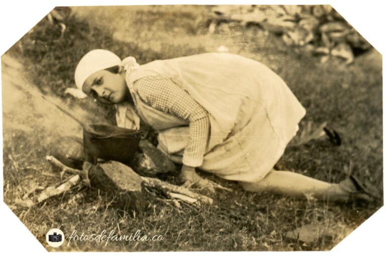 JRA-184 / María Greiffenstein / Papel brillante / 5.5*8.5 / B/N