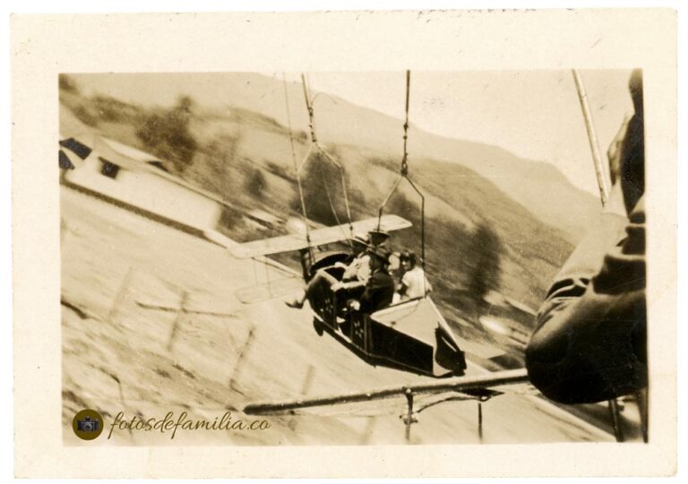 JRA-187 / En Caldas / Papel brillante / 5*7/ B/N