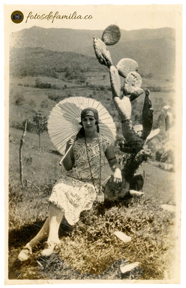 JRA-197 / Margarita Restrepo / Papel brillante / 6*4 / B/N