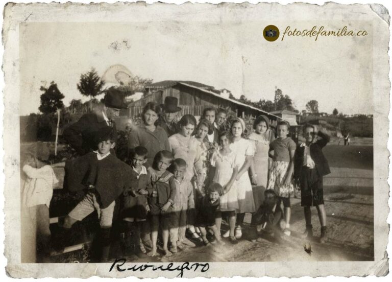 LCM_106 / Lucila Córdoba Maya – Lastenia Córdoba Maya en Rionegro / Papel / Gelatina / 8.5*6 / BYN