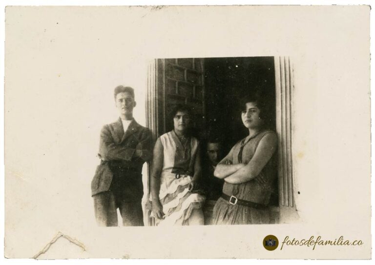 LCM_200-2 / Leonidas Córdoba Maya – Margarita Córdoba Maya – Alberto Álvarez – Lastenia Córdoba Maya / Papel / Gelatina / 11.5*7.5 / BYN