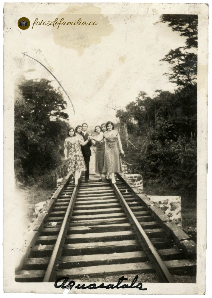 LCM_291 / Lastenia Córdoba Maya – Lucila Córdoba Maya – Margarita Córdoba Maya – Leonidas Córdoba Maya / Papel / Gelatina / 6*8.5 / BYN