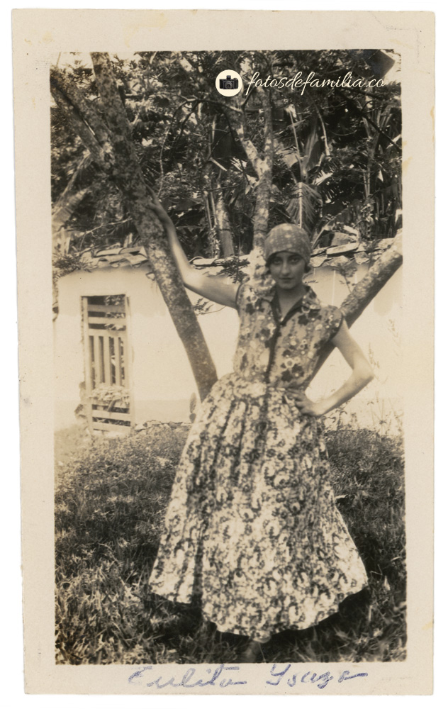 MEG_009 / Tulita Isaza, (prima) / Papel brillante / 12*7 / BYN