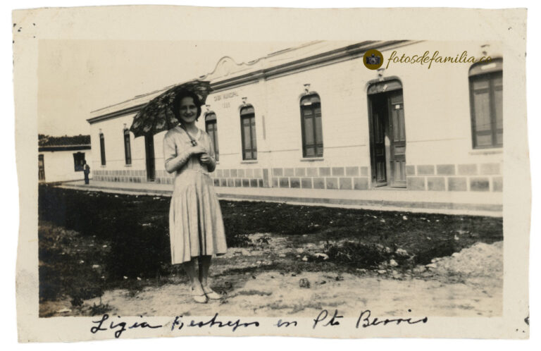 MEG_033 / Ligia Restrepo, (prima) / Papel brillante / 7,5*12 / BYN