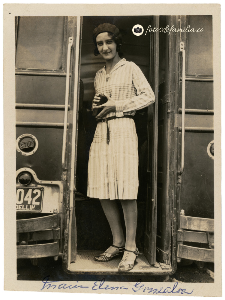 MEG_063 / María Elena González Mesa / Papel brillante / 12*9 / BYN