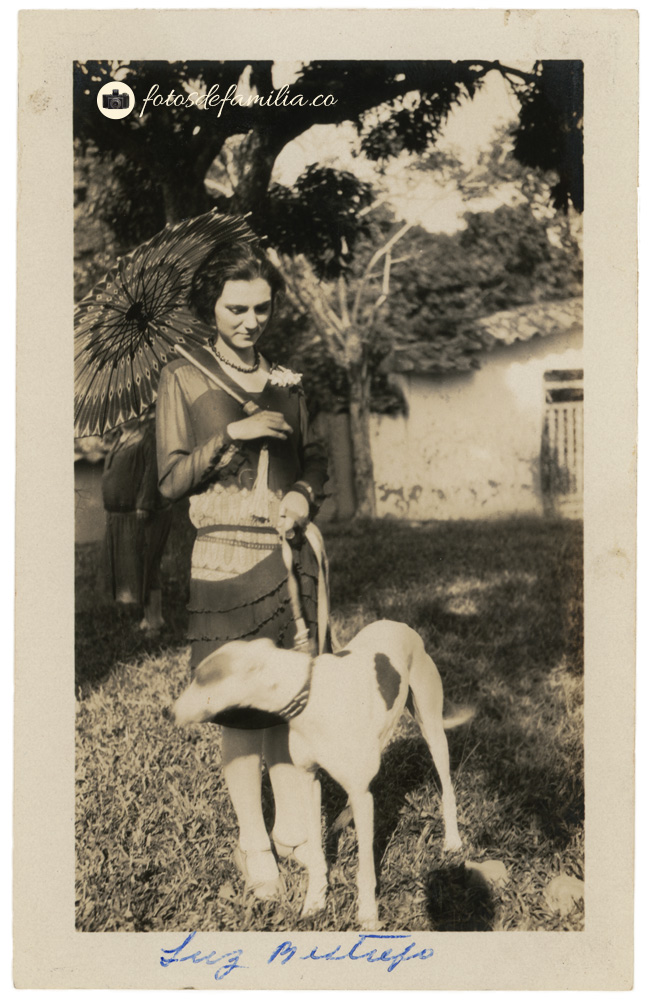 MEG_066 / Luz Restrepo (prima) / Papel brillante / 12*7,5 / BYN