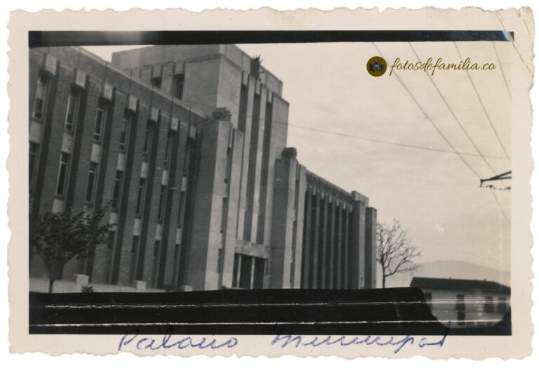 MEG_080 / Palacio Municipal, Medellín, Antioquia / Papel brillante / 6*9,5 / BYN