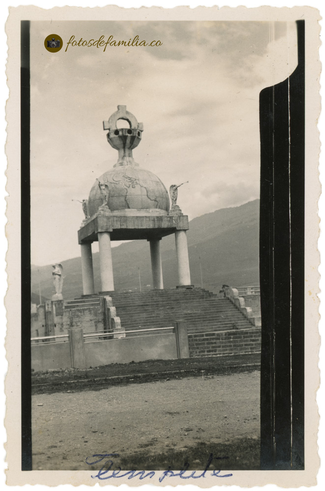 MEG_081 / Templete Congreso Eucaristico, Barrio Sevilla, Medellín, Antioquia / Papel brillante / 9,5*6 / BYN