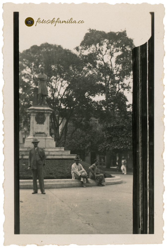 MEG_083 / Pedro Justo Berrío / Papel brillante / 9,5*6 / BYN