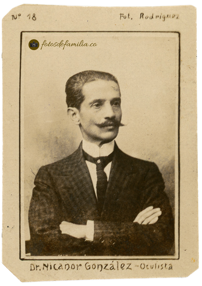 MEG_SOBRE_001 / Nicanor González Uribe (papá) / Papel brillante / 5*3,5 / BYN