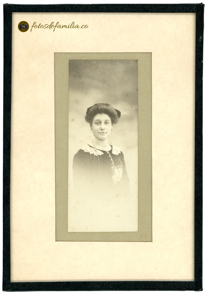 MEG_SOBRE_006 / Andrea (ama de llaves) / Papel mate / 15*11 / BYN