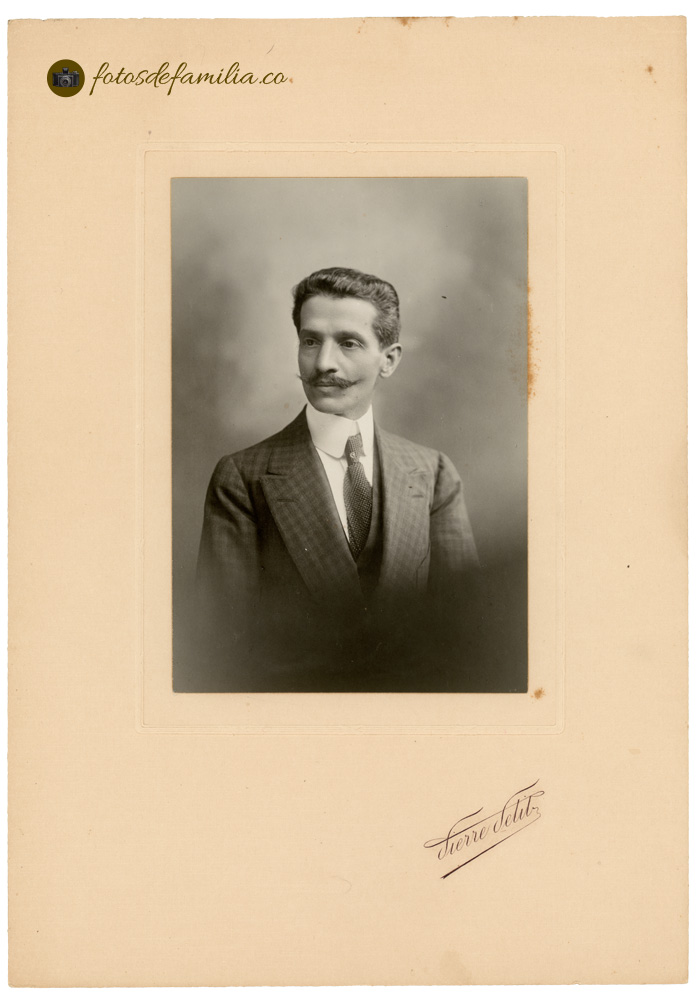 MEG_SOBRE_010 / Nicanor González, (papá) / París, Francia / 1911 / Papel mate / 27*20 / BYN