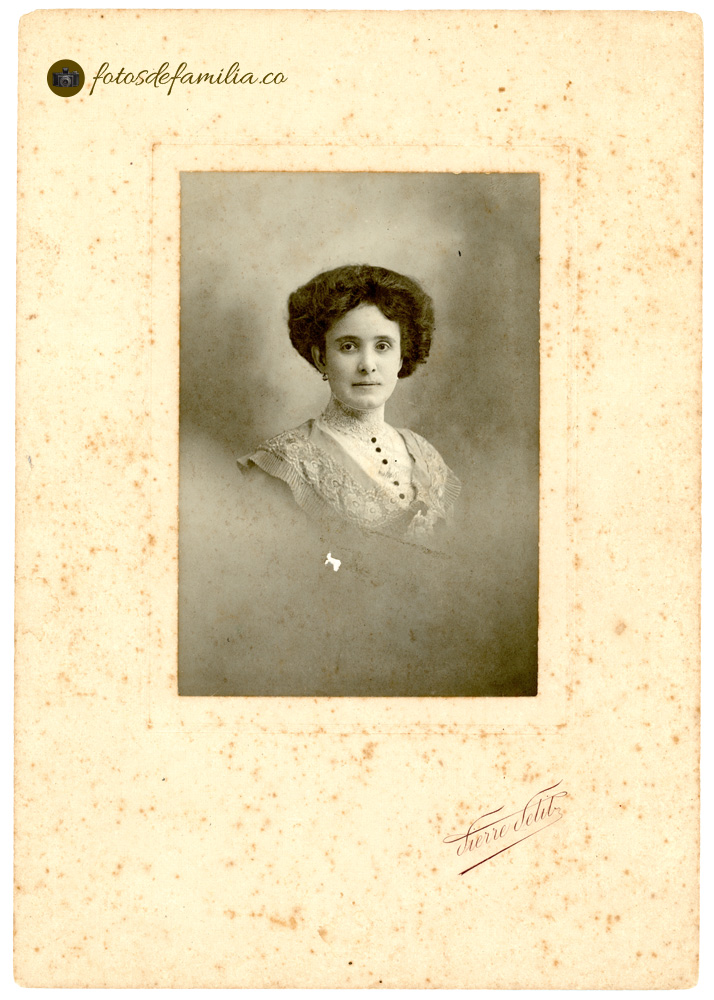 MEG_SOBRE_012 / Tulia Mesa, (mamá) / París, Francia / 1911 /Papel mate / 27*20 / BYN